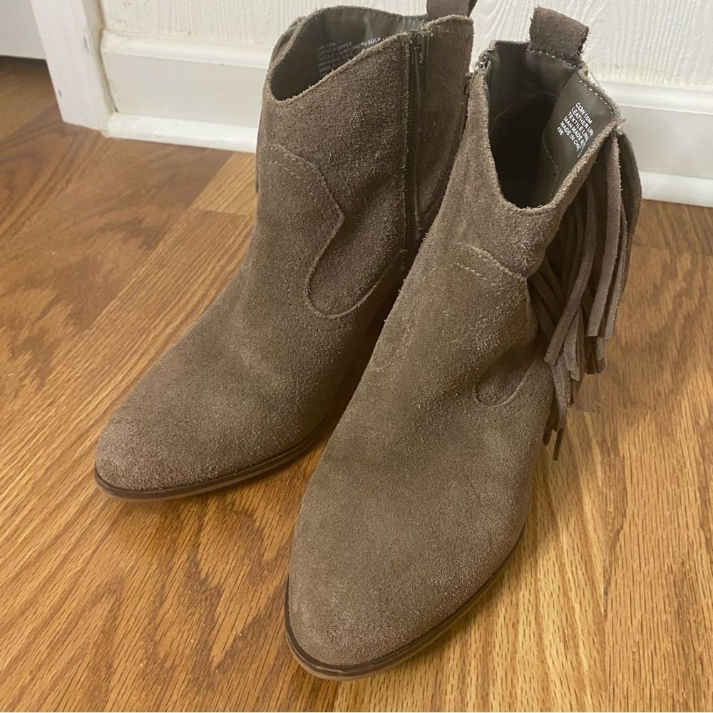 Steve Madden Ponncho Women’s leather Ankle Boots Fringe Western Taupe Suede 10 - Picture 5 of 12